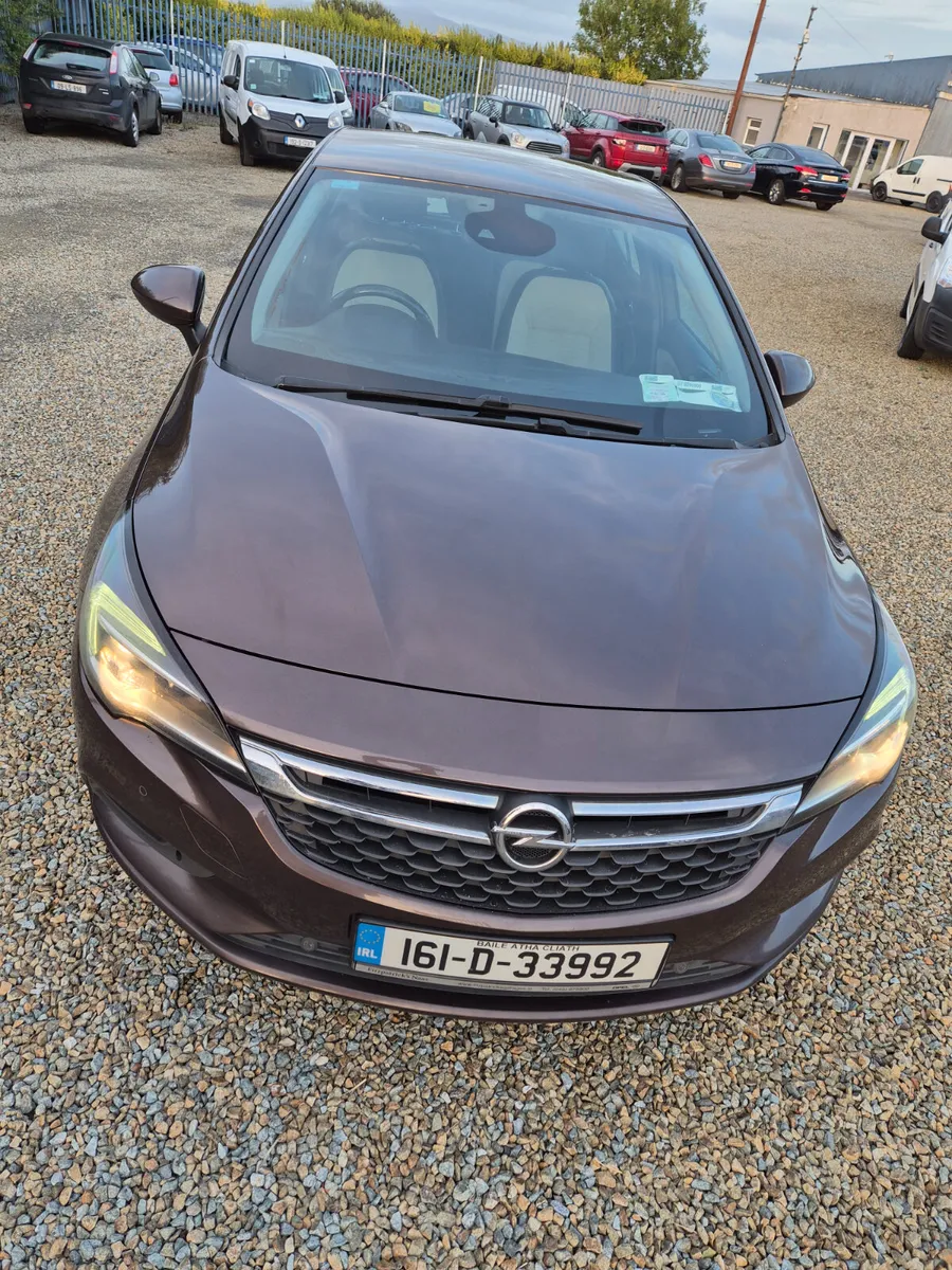 High spec Opel Astra 2016 5 dr - Image 4