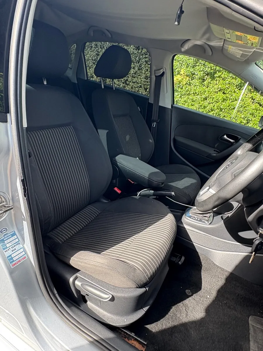 Volkswagen Polo 2011 AUTOMATIC - Image 2