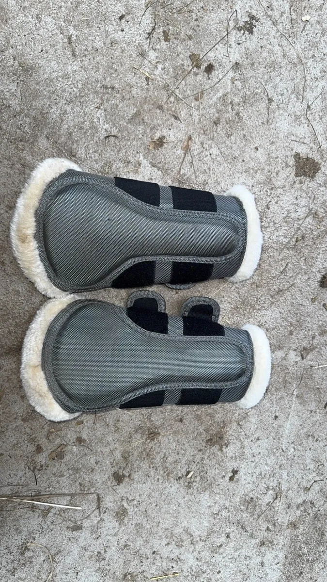 Brushing boots - Image 2