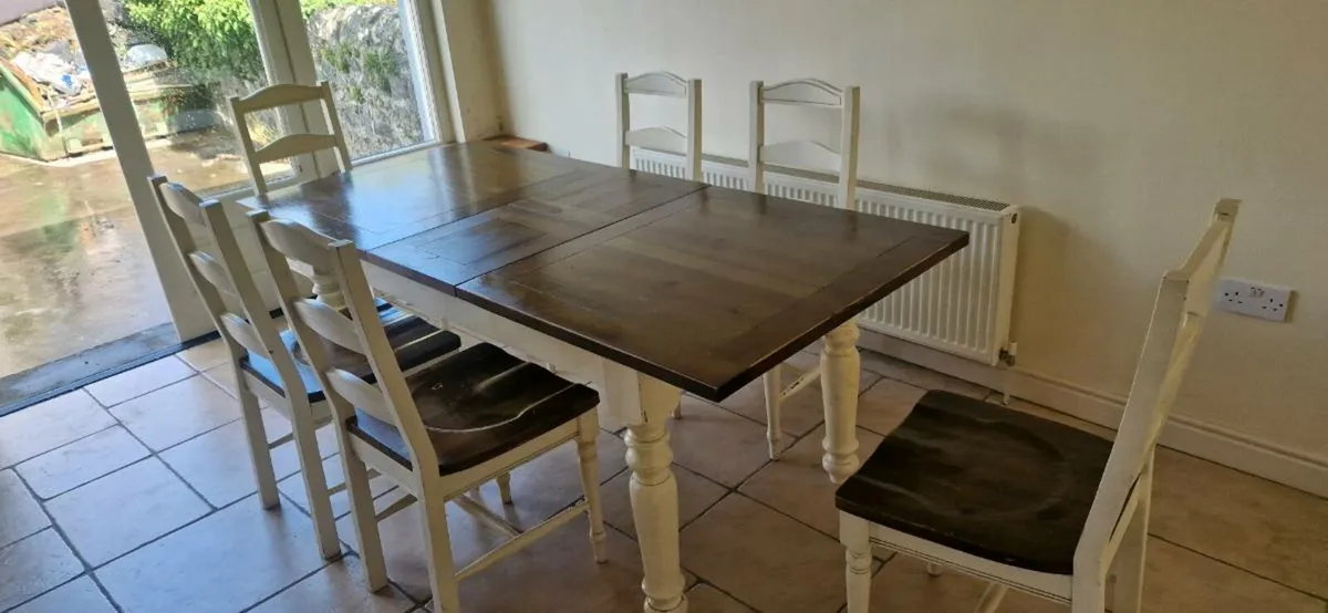 Kitchen table and chairs - Image 1