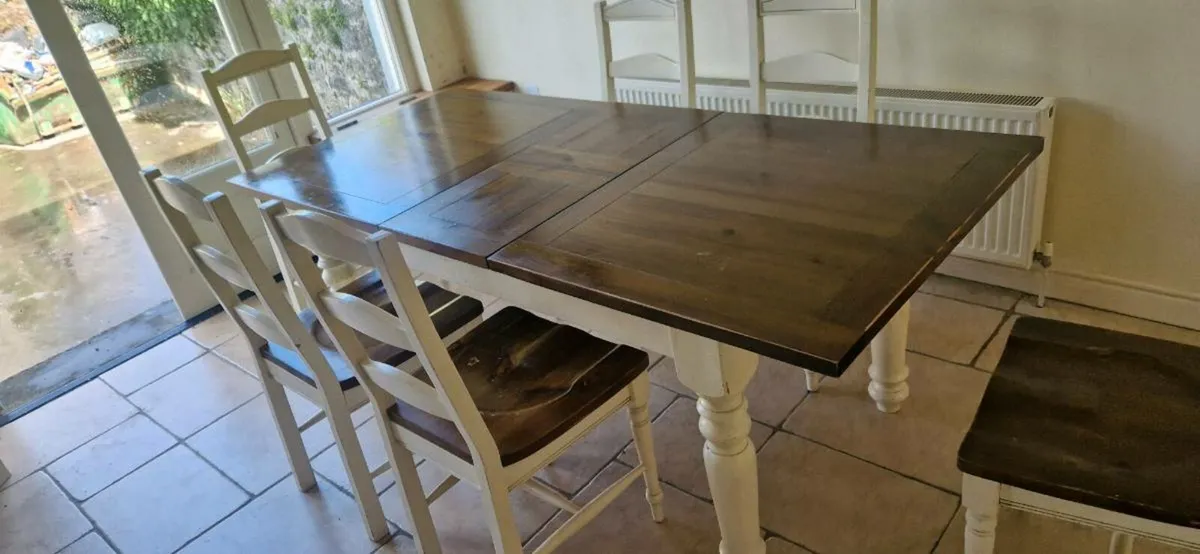 Kitchen table and chairs - Image 2