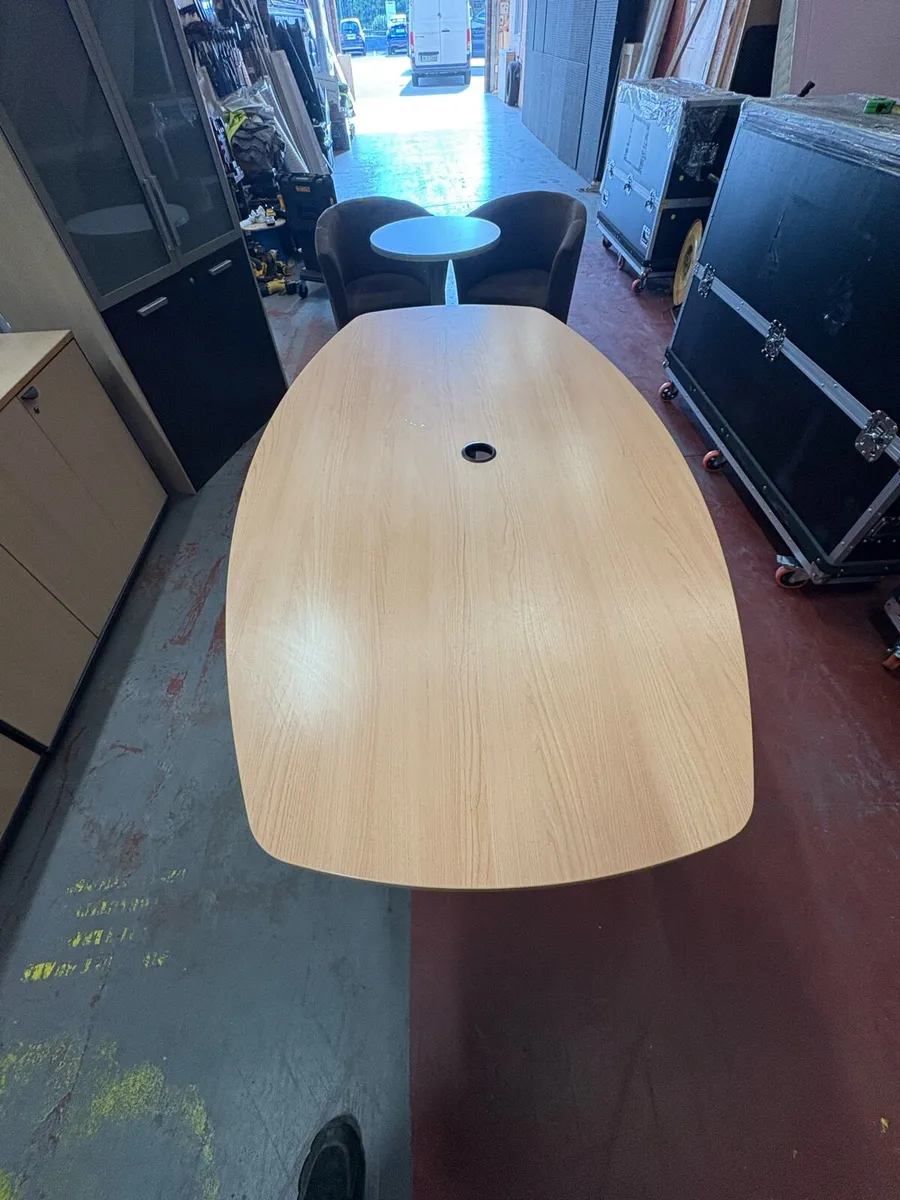 Medium size board room table - Image 1