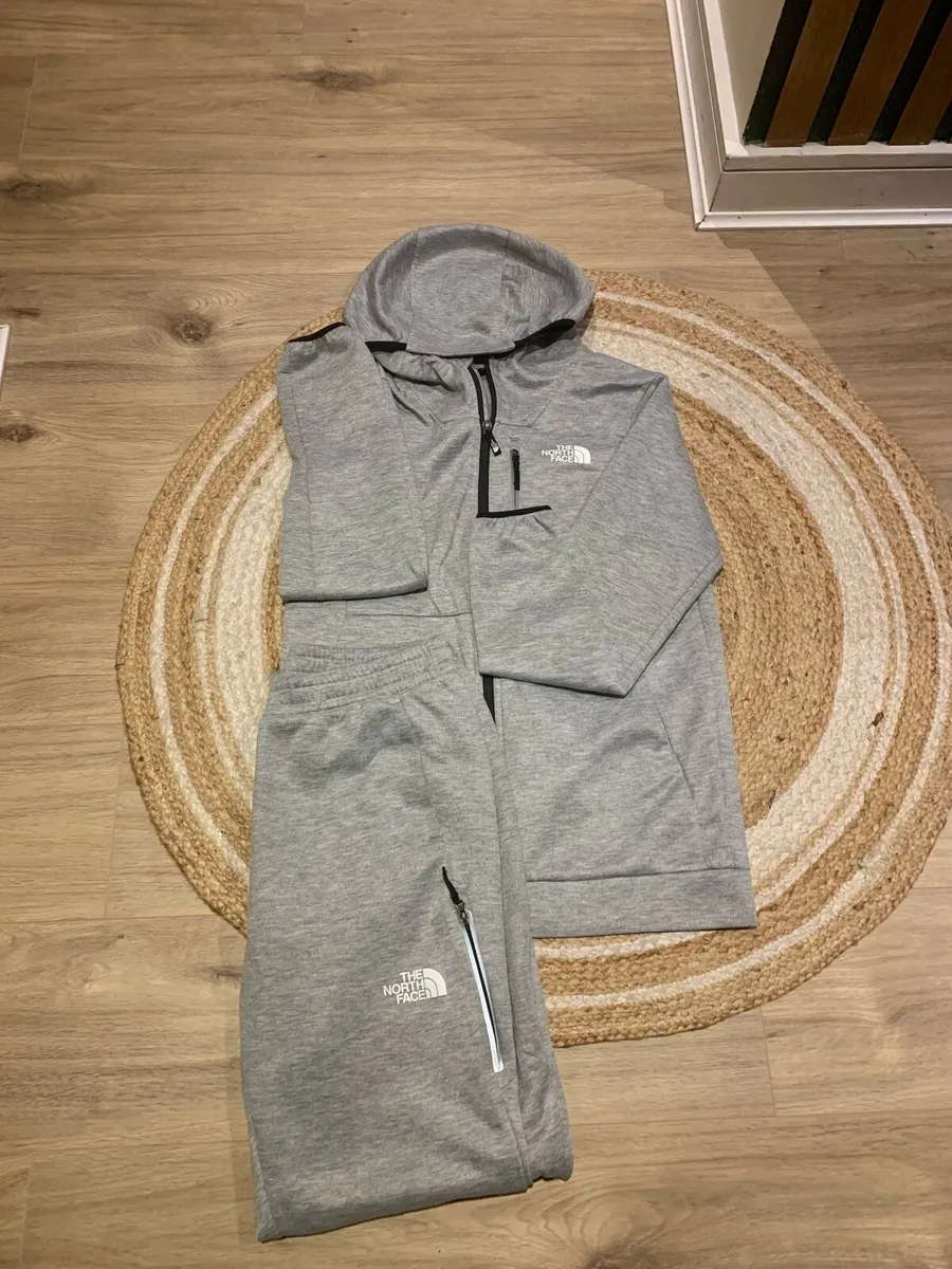 The north face tracksuit - Image 1