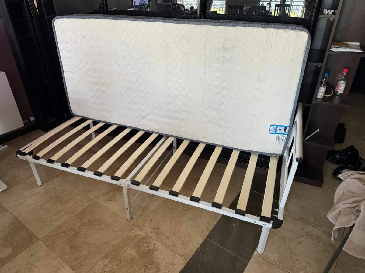 Single bed - Image 2