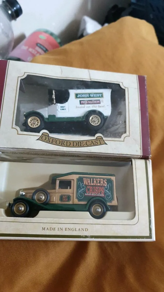 2 DIE.CAST MODELS