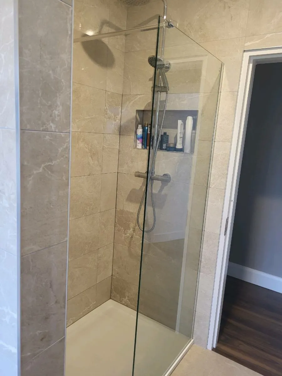 Shower screen - Image 1