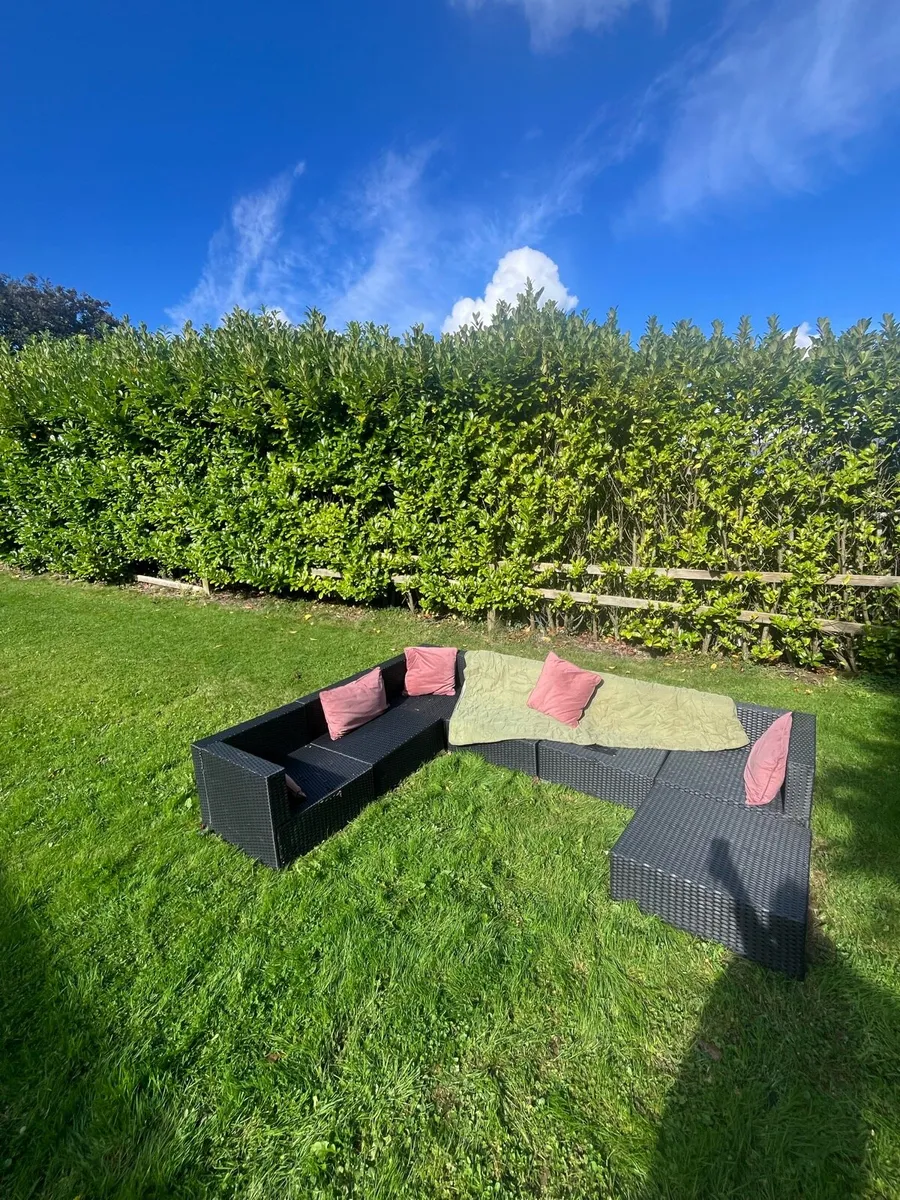 Garden furniture - Image 1