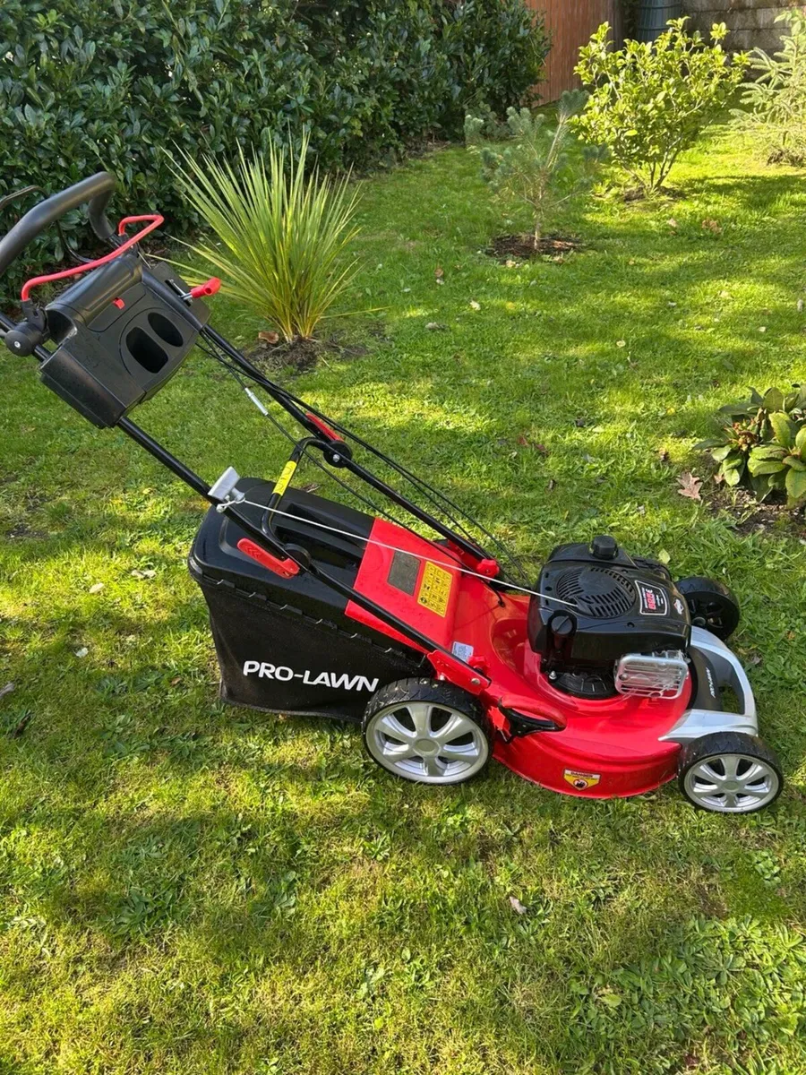 Pro-Lawn lawnmower - Image 1