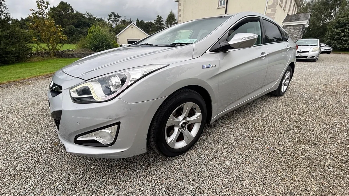 Hyundai i40 diesel 2013 low miles - Image 2