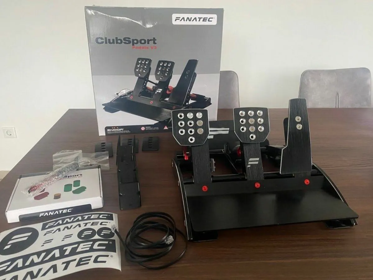 Fanatec Base V2.5 Pedals V3 BMW M3 GT2 F1 Wheels - Image 2