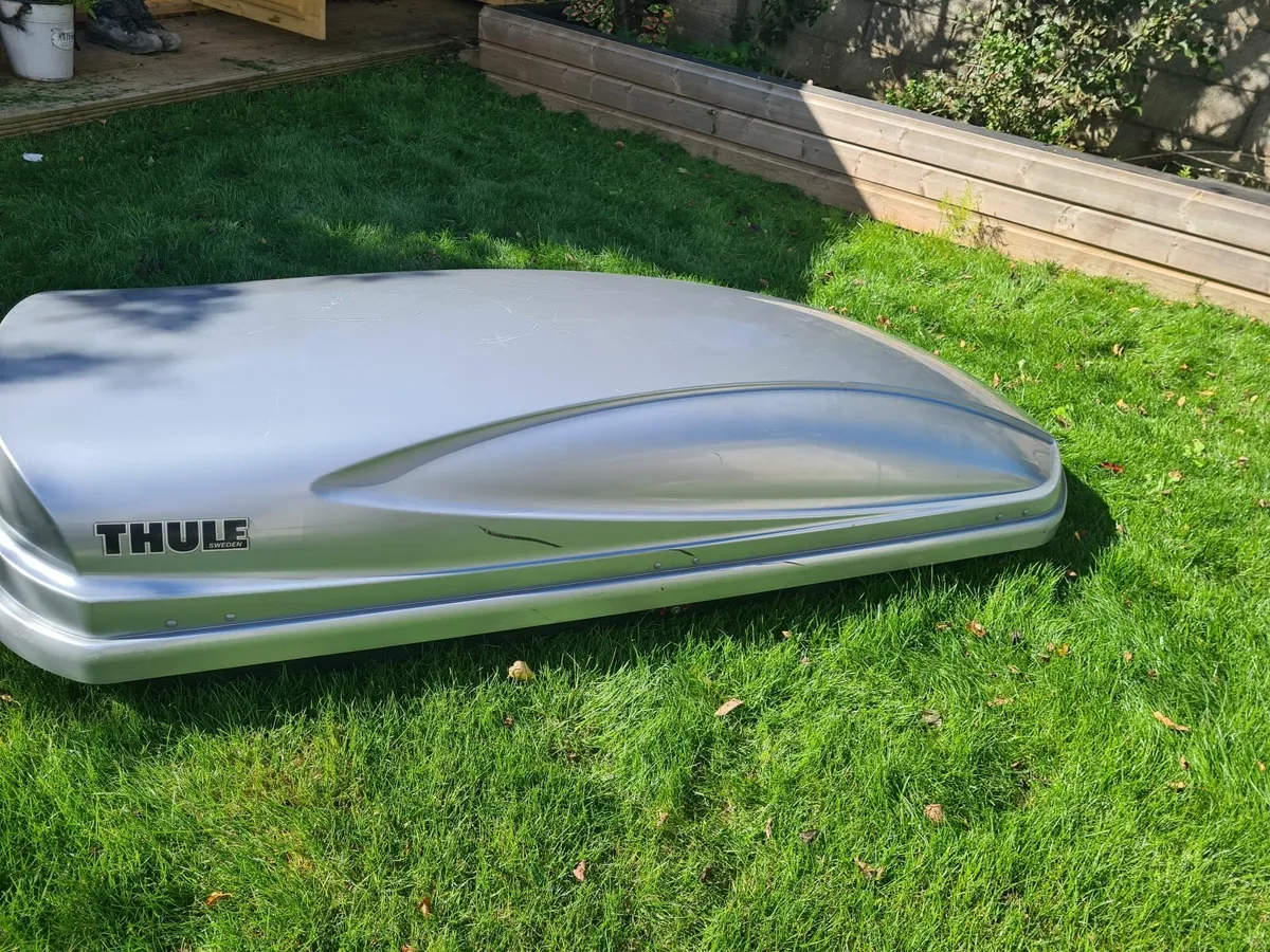 Large THULE roofbox - Image 1