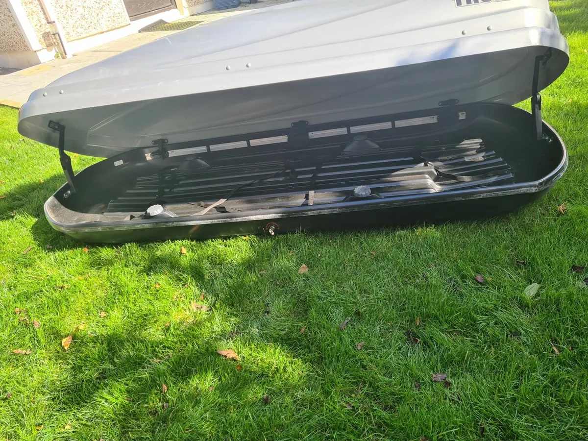 Large THULE roofbox - Image 3