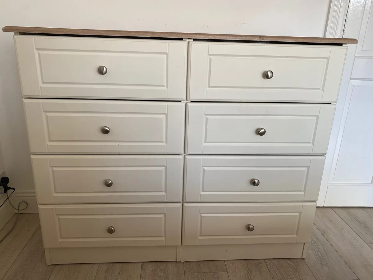 Chest of drawers - Image 1