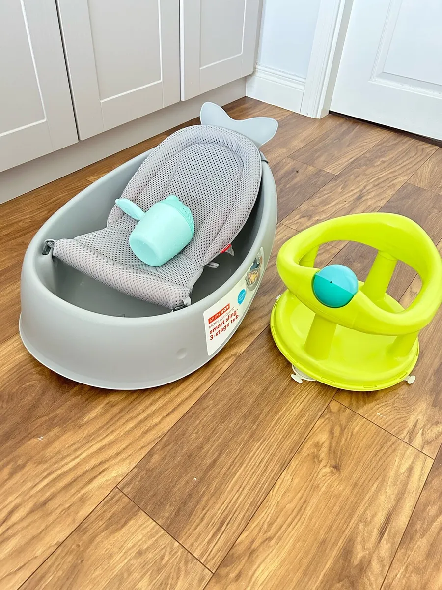 Skip hop baby bath and other accessories - Image 1