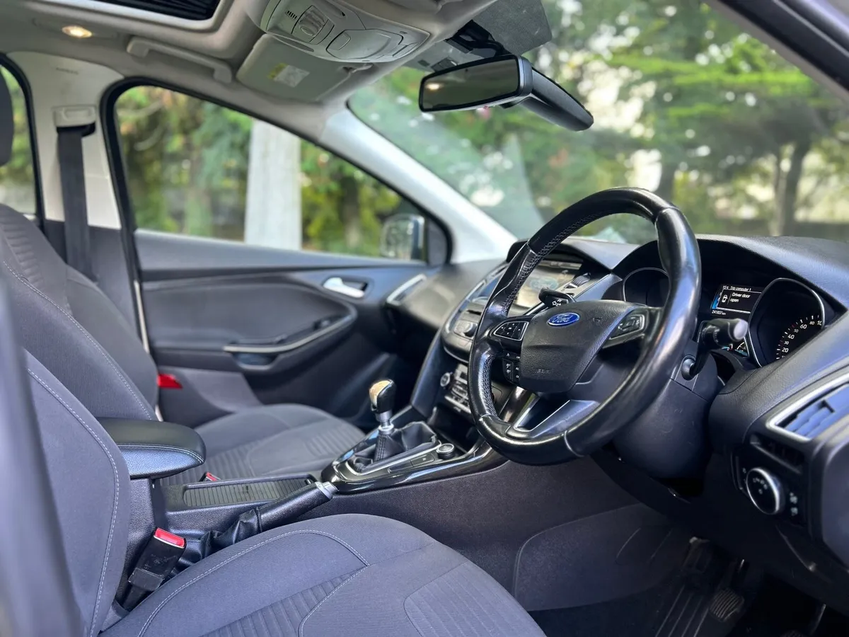 2015 Ford Focus Titanium X  1.6 tdi SUNROOF!! - Image 4