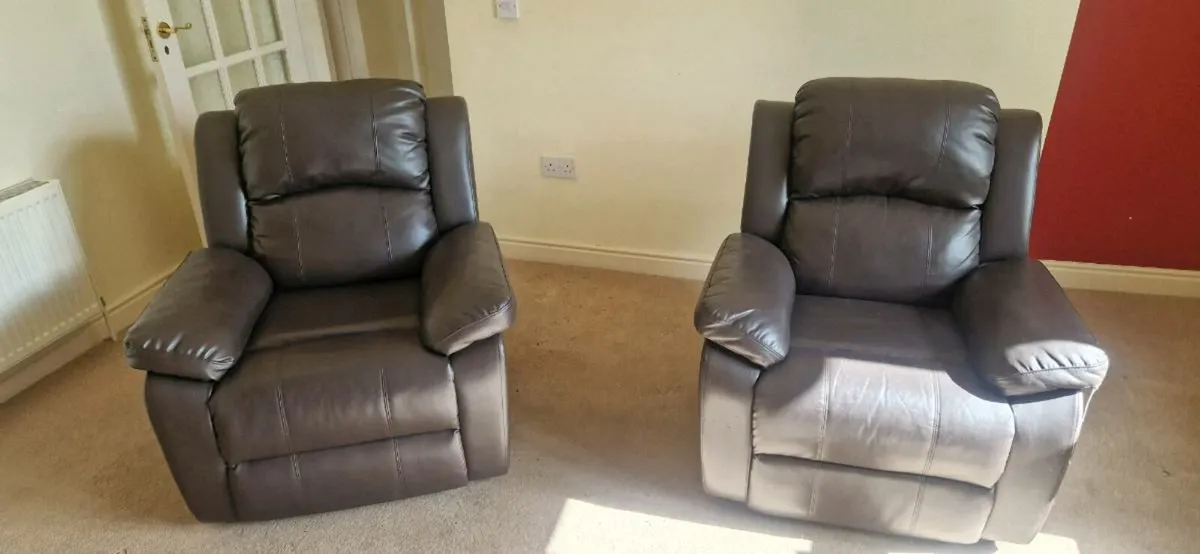 2 recliner chairs - Image 3