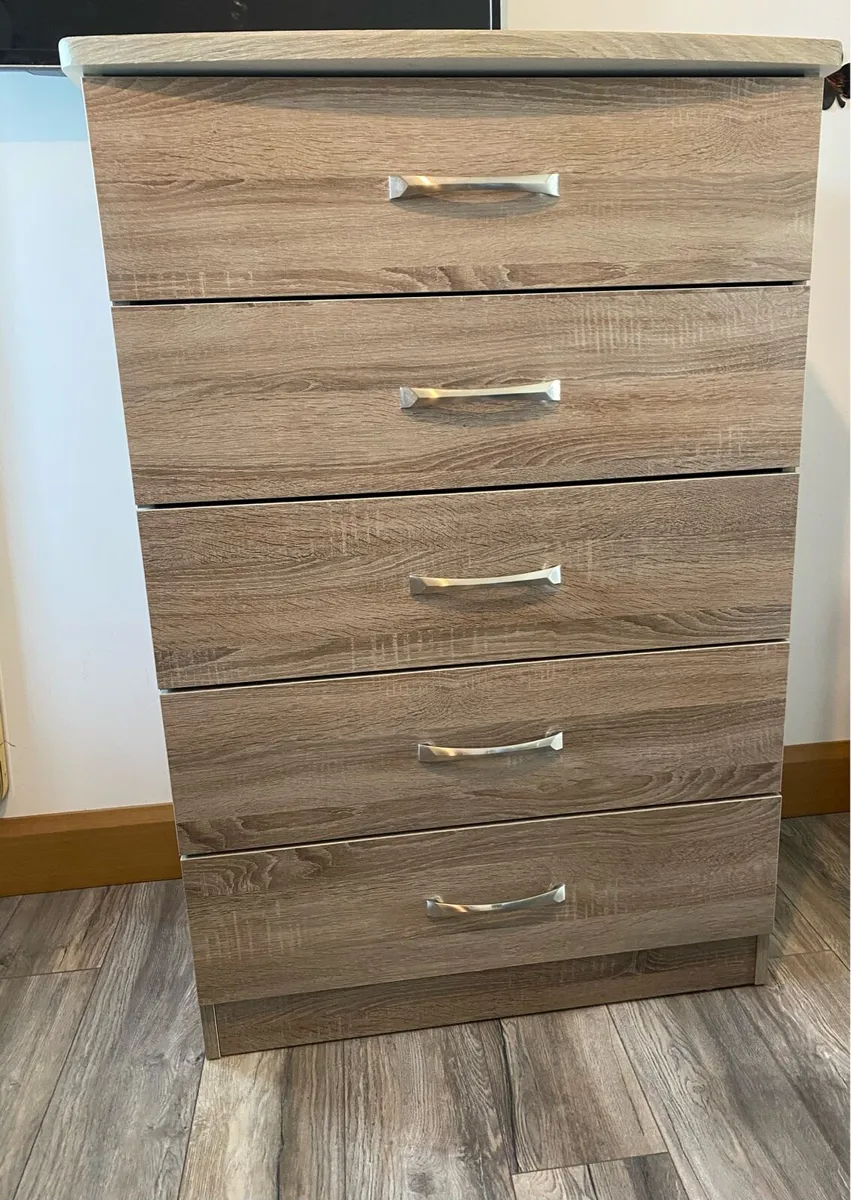 Chest of drawers