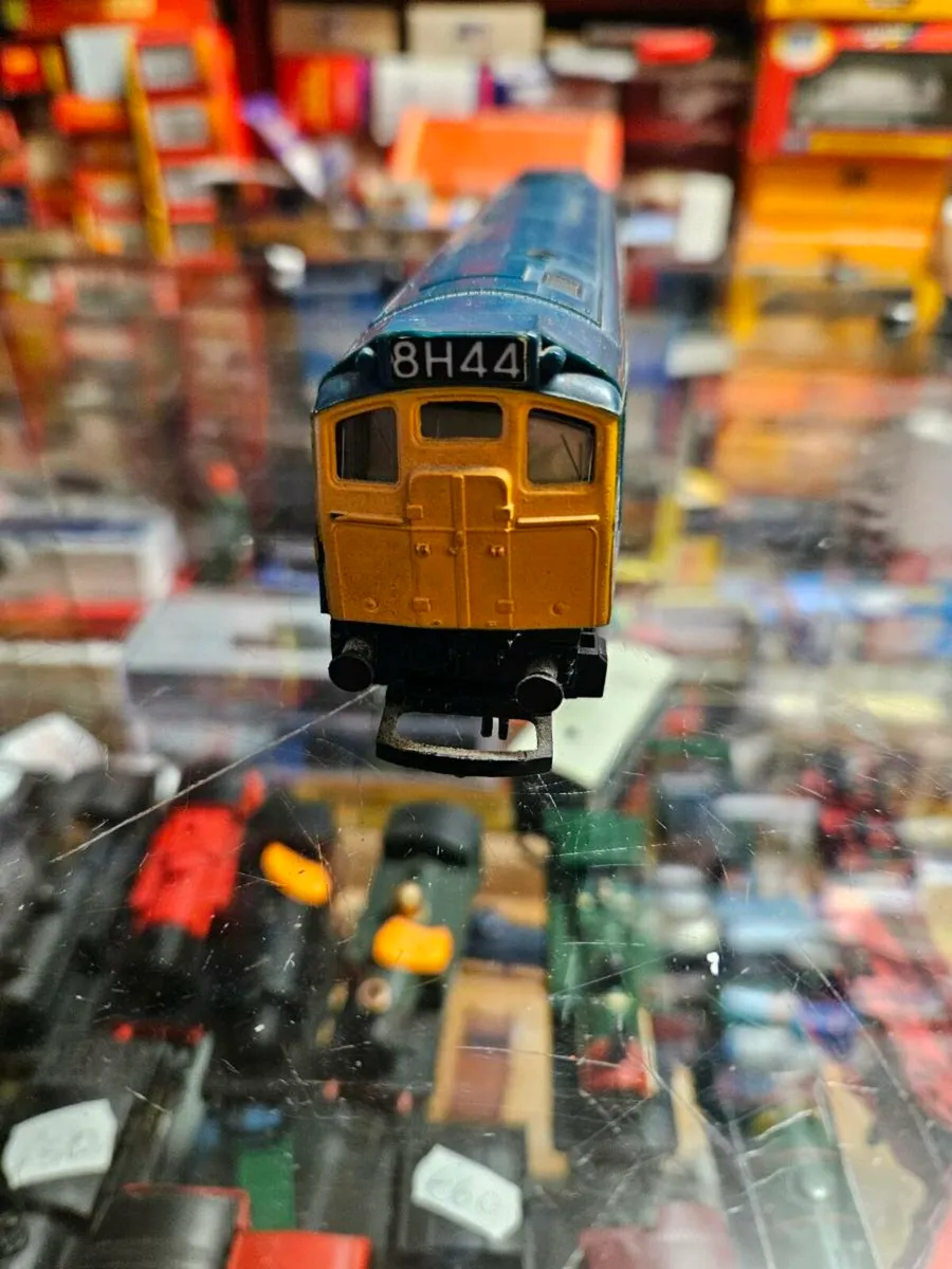 Hornby OO Gauge Diesel Engine - Image 2