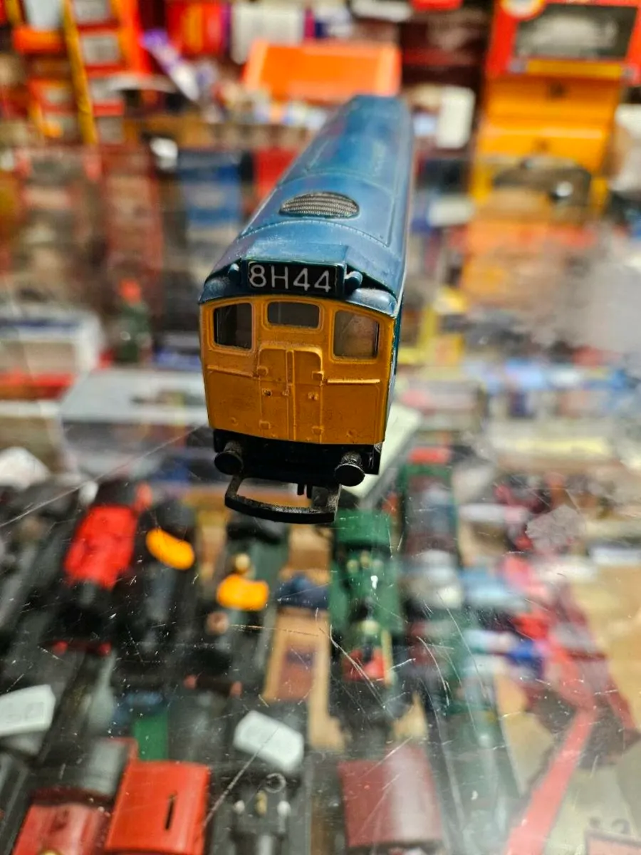 Hornby OO Gauge Diesel Engine - Image 3