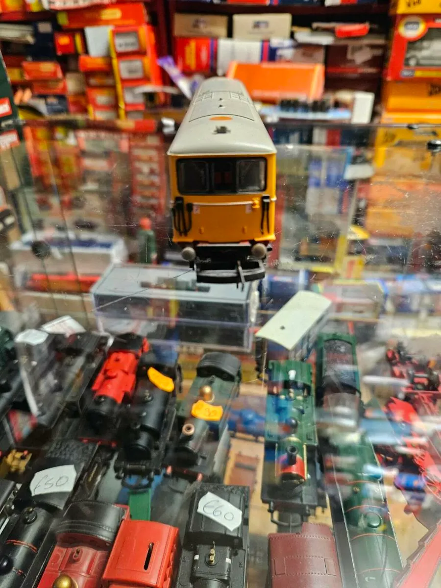 Hornby Lima OO Gauge Diesel Engine - Image 2