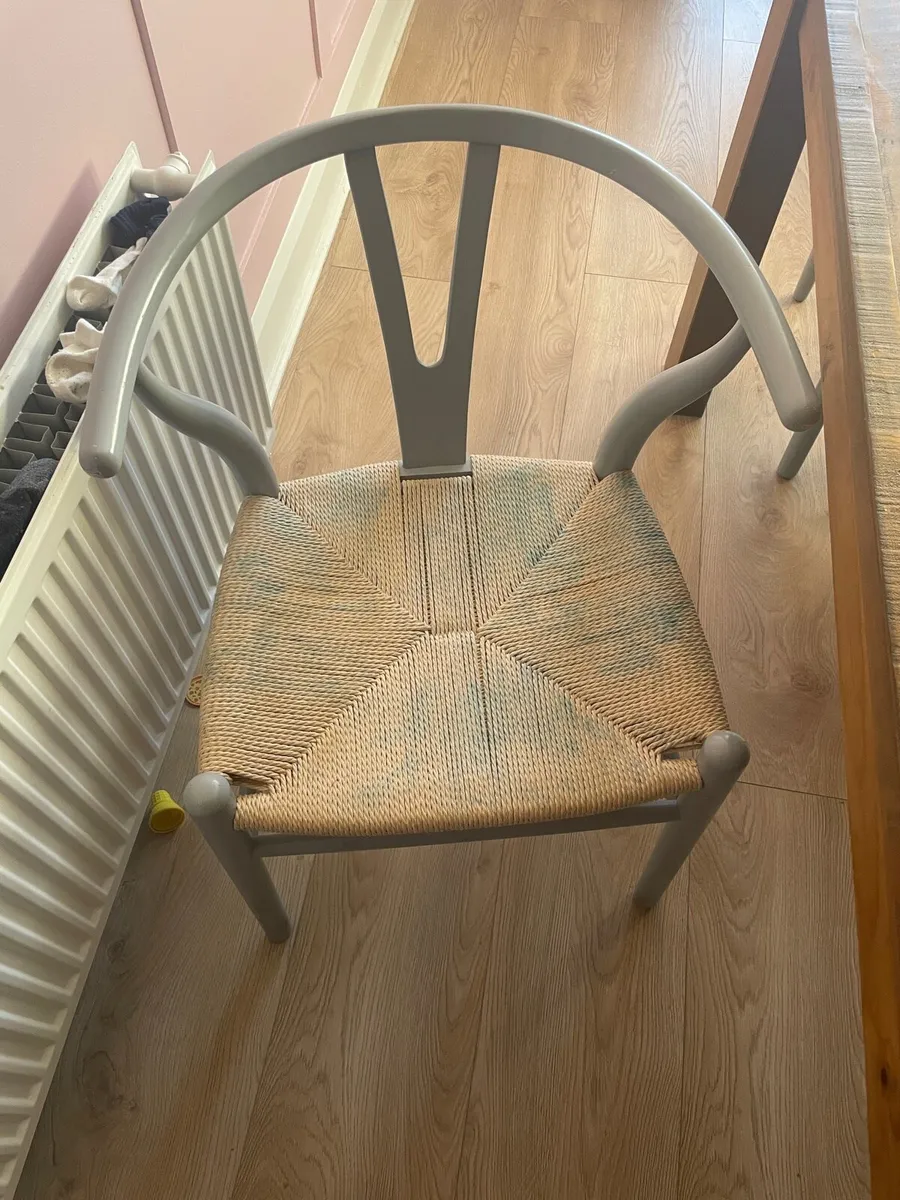 Table and chairs - Image 4