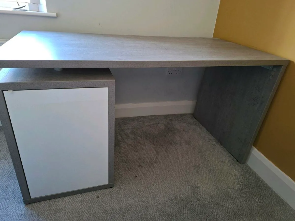 Office desk with storage - Image 1
