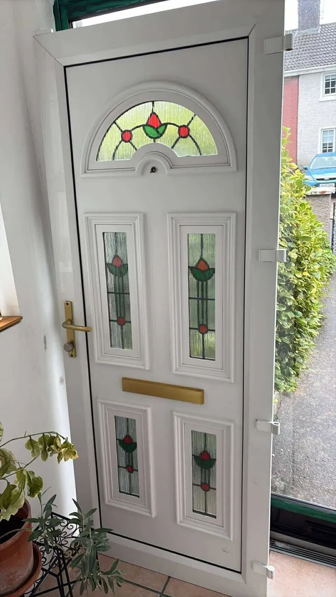 PVC front door with decorative glass - Image 2