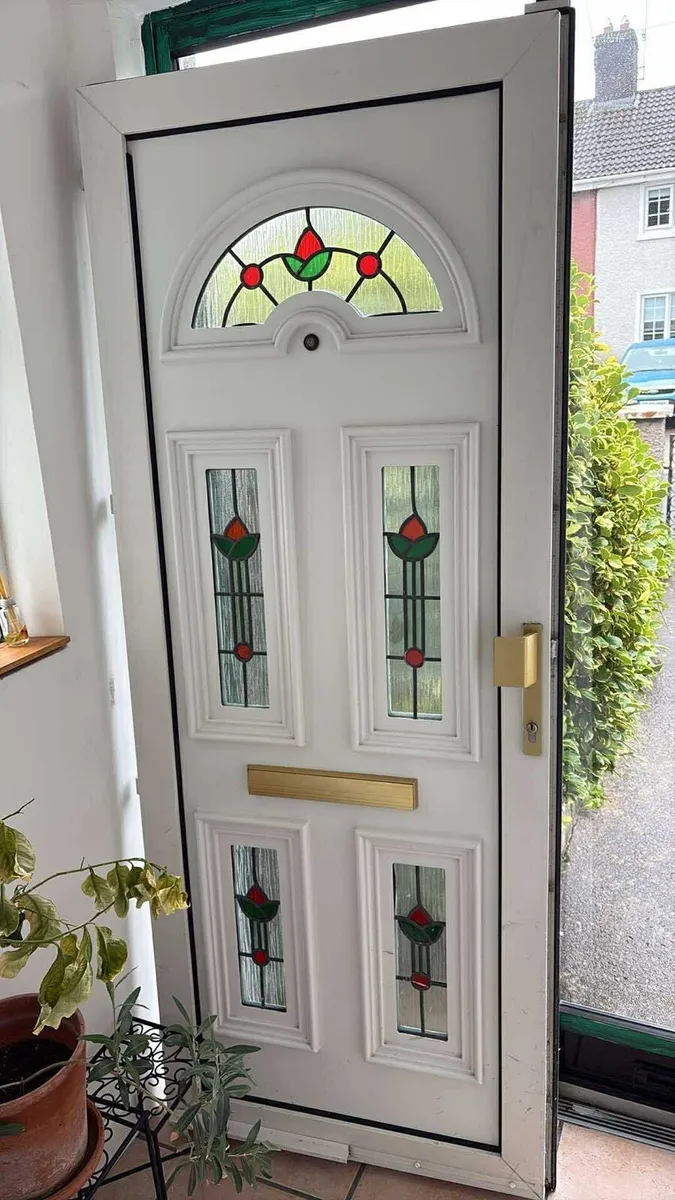 PVC front door with decorative glass - Image 3