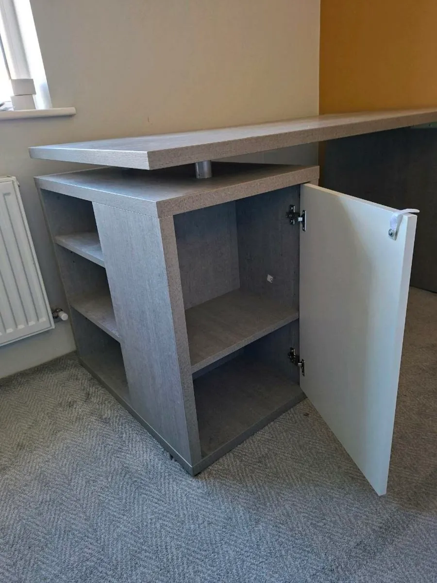 Office desk with storage - Image 3