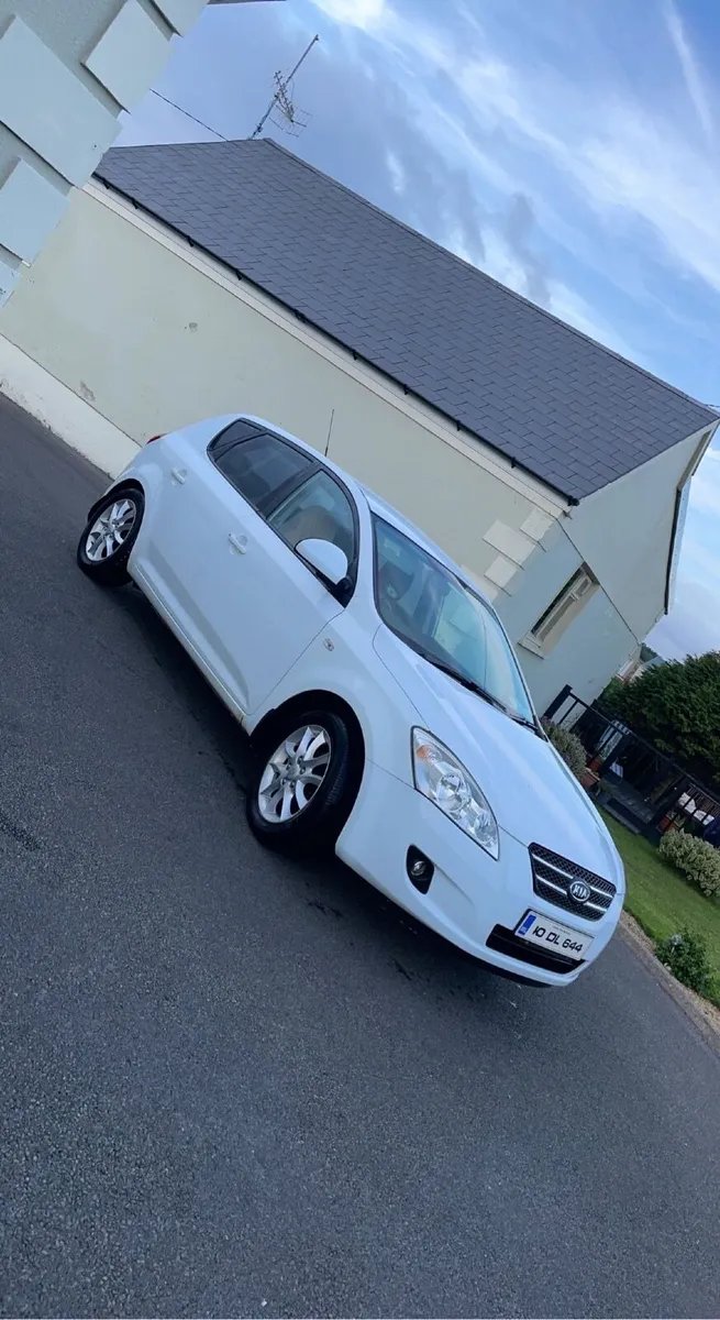Kia Ceed 2010 - Image 1