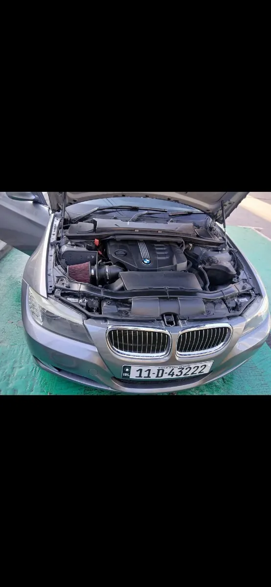 BMW 3-Series 2011 automatic LOW KM !! - Image 3