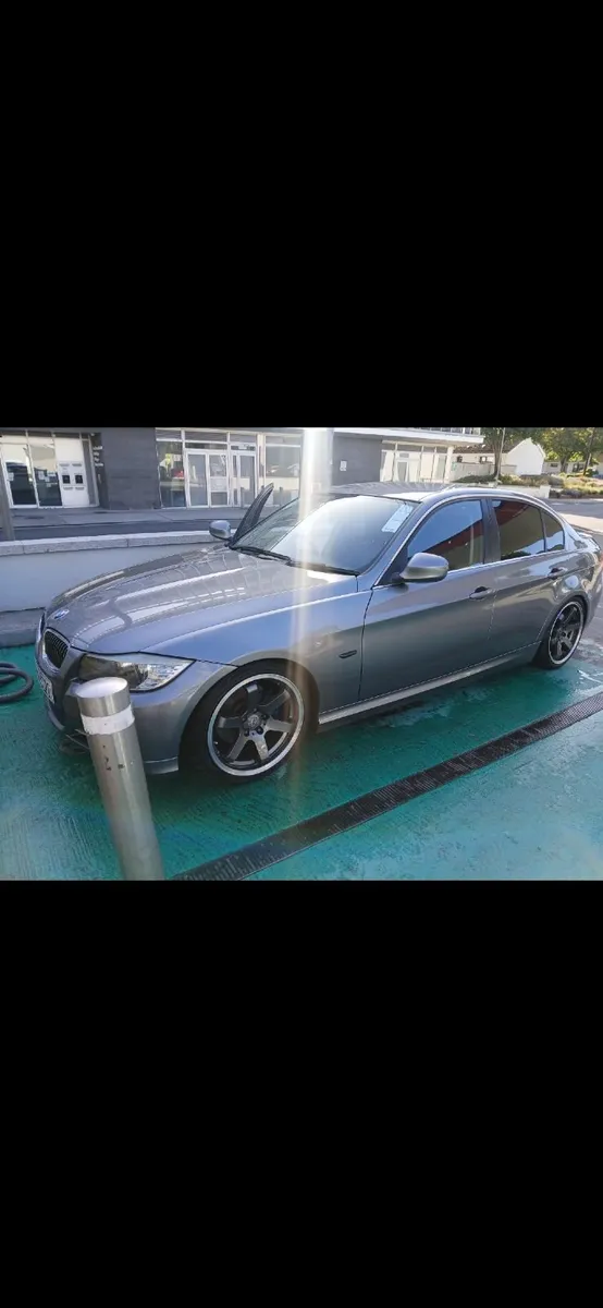 BMW 3-Series 2011 automatic LOW KM !! - Image 4