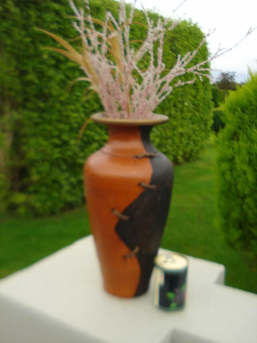 LARGE TERRACOTTA VASE WITH TRIMMINGS. - Image 1