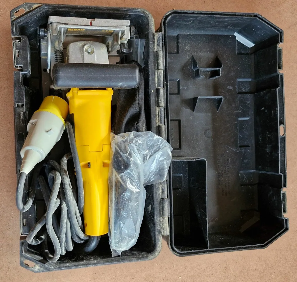 DeWalt DW682K 110 volt Biscuit Jointer - Image 4
