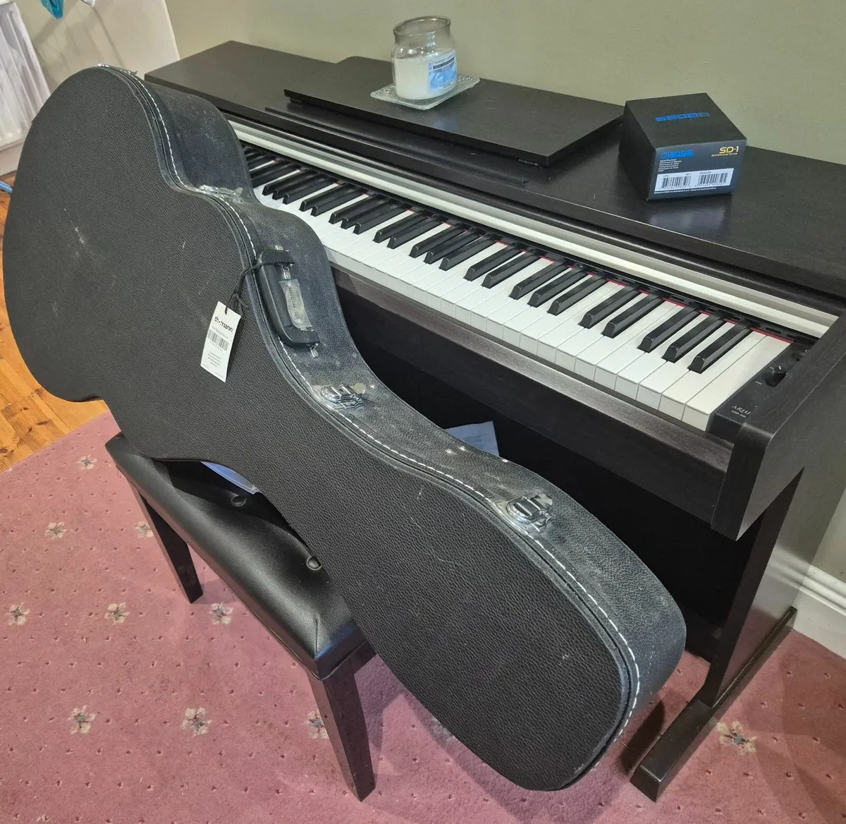 Acoustic jumbo Epiphone guitar with case - Image 1