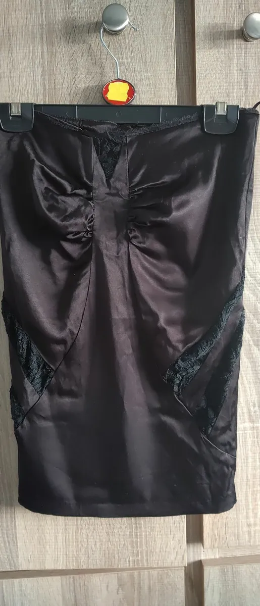 Satin look skirt with lace never worn size s - Image 4