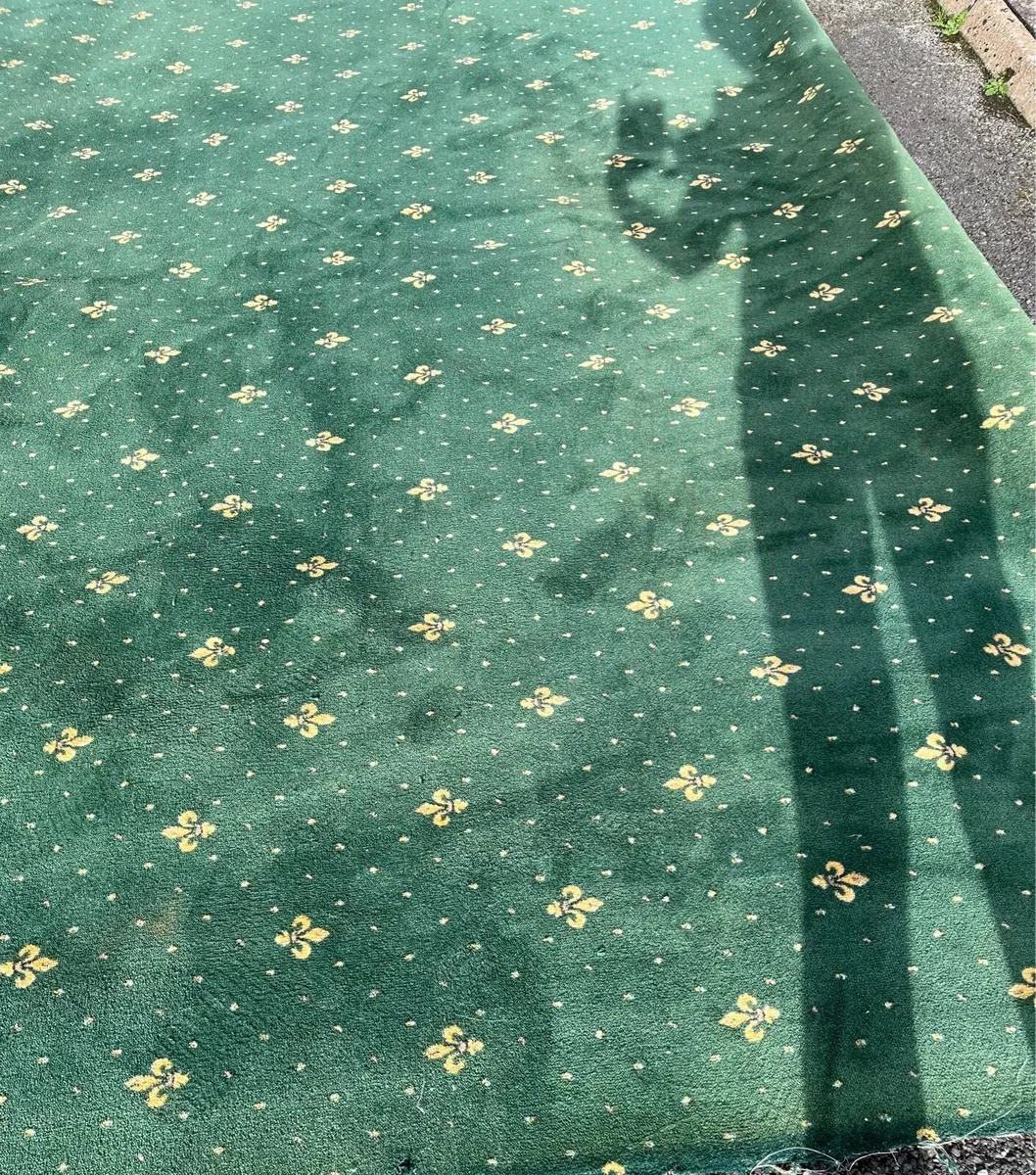 Carpet-Dark Green with Gold Fleck 12'6"X9'6 - Image 1