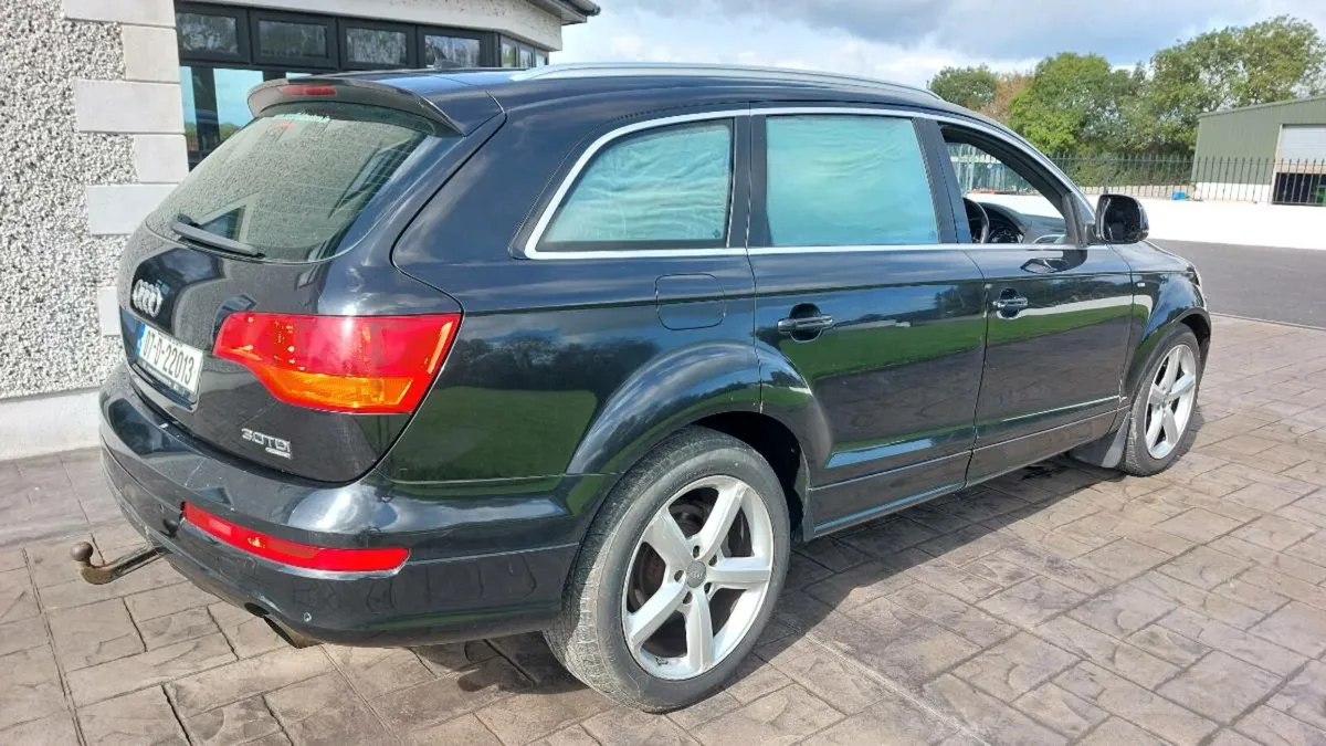 Audi Q7 S line commercial - Image 4