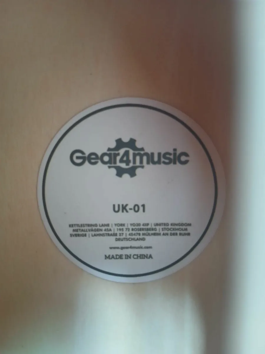 Ukulele & case - Image 2