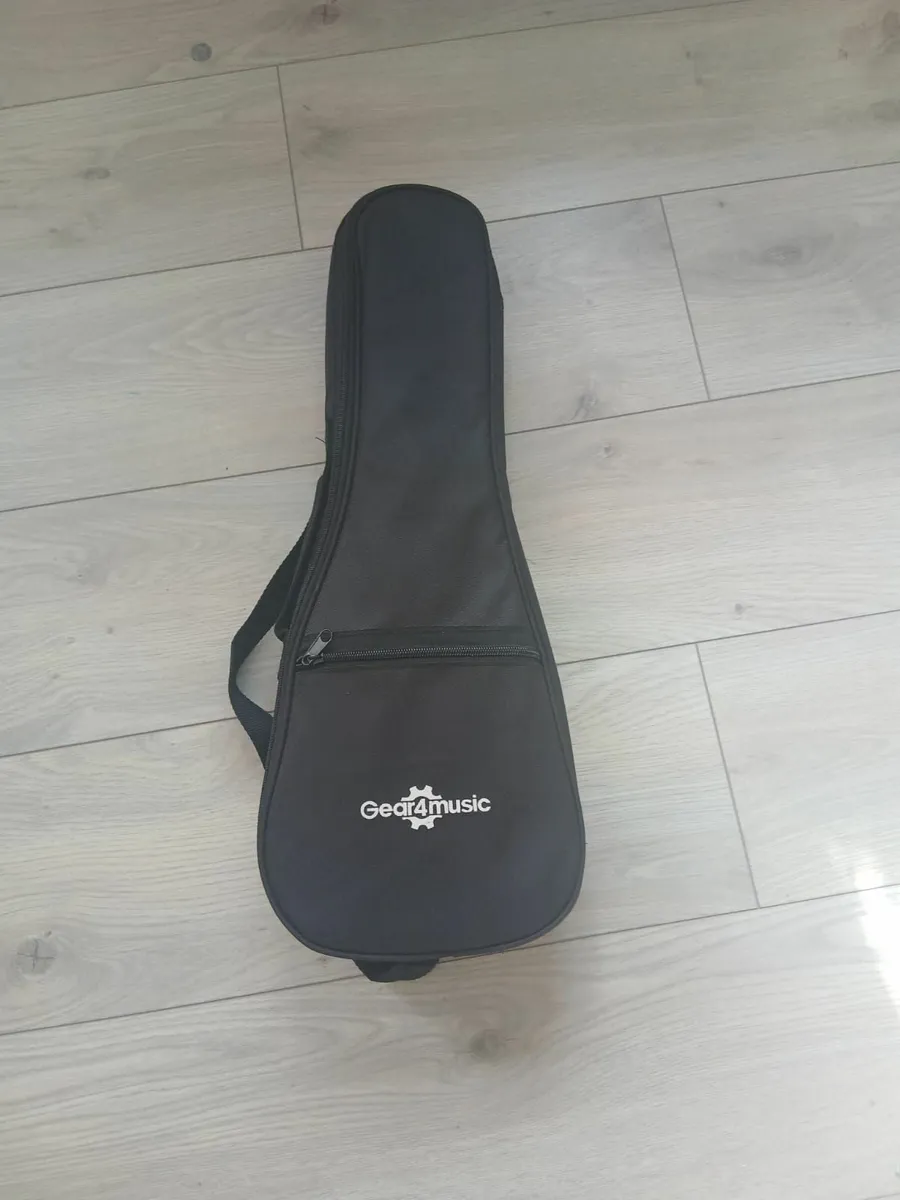 Ukulele & case - Image 3