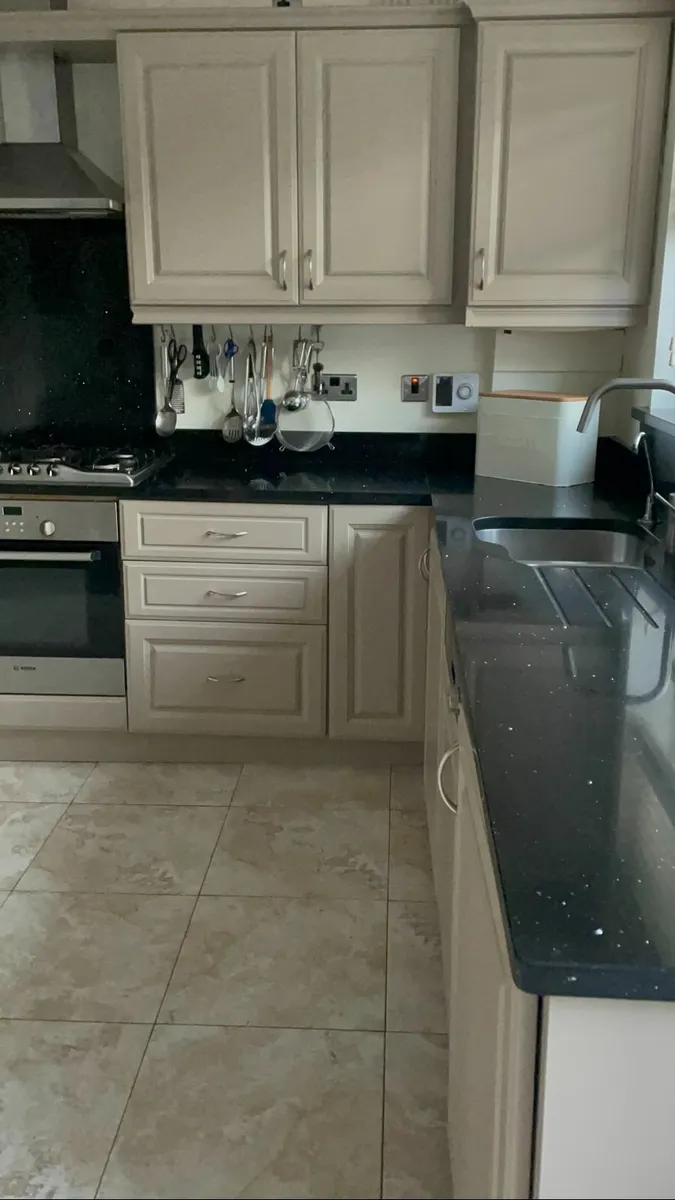Fitted Kitchen - Image 1