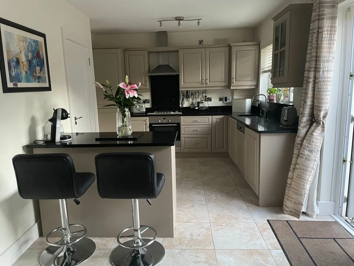 Fitted Kitchen - Image 4