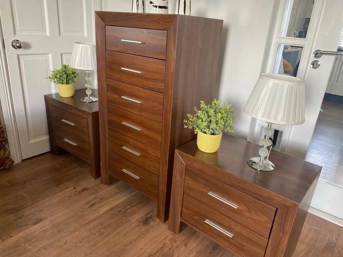 Bedroom suite - Image 4