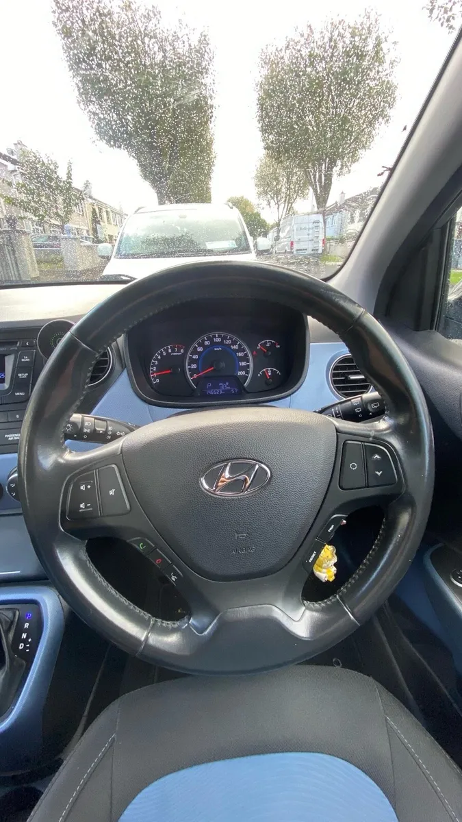 2015 Hyundai i10 - Image 2