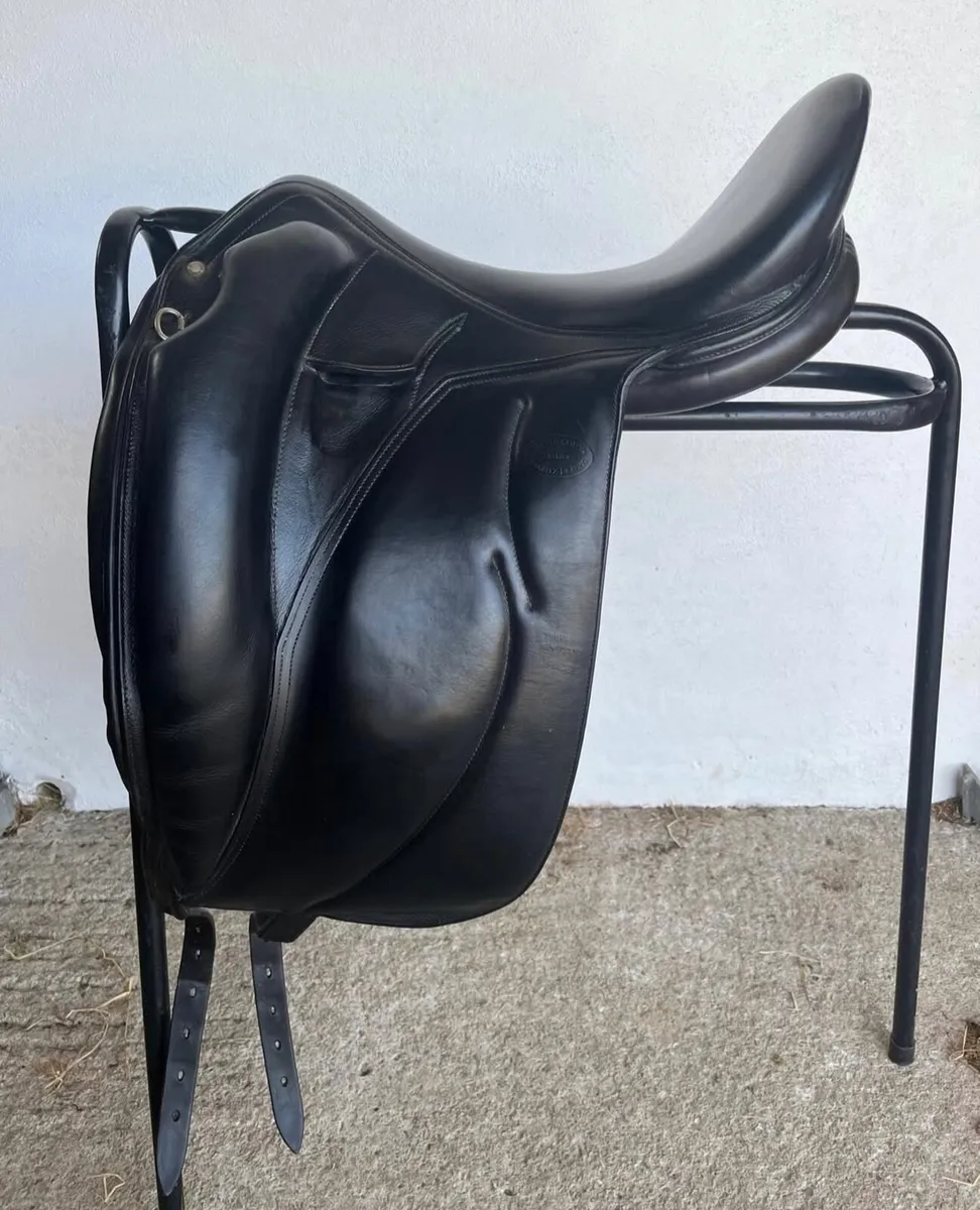 Devocoux Makila Dressage Saddle - Image 1