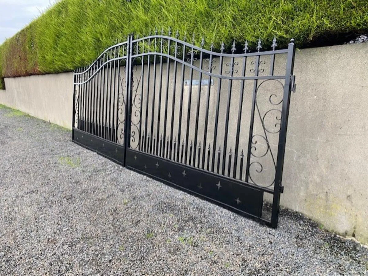 20ft Bi Parting Steel Gate **Online Auction** - Image 3