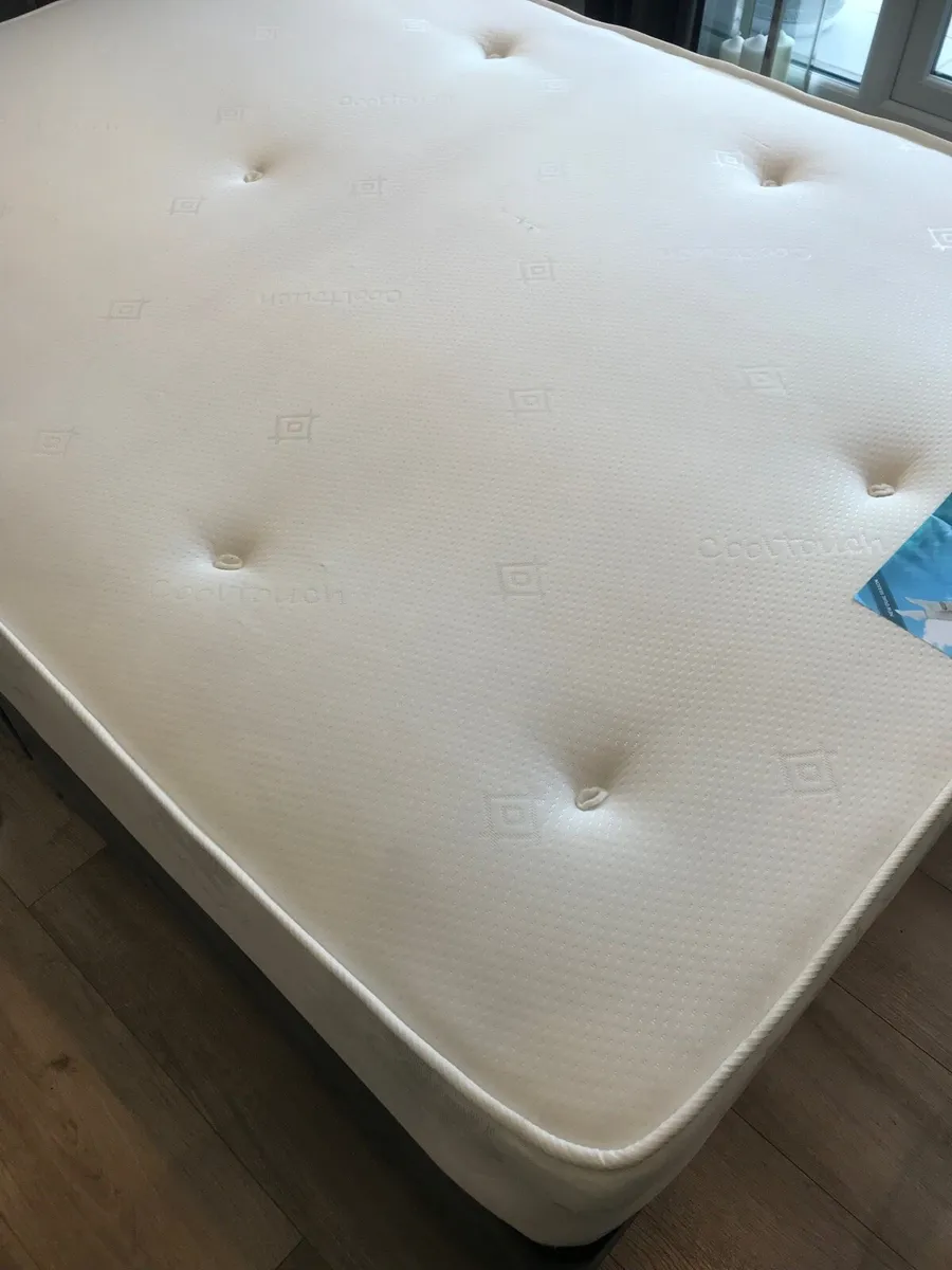 Double bed with stylish headboard - Image 4