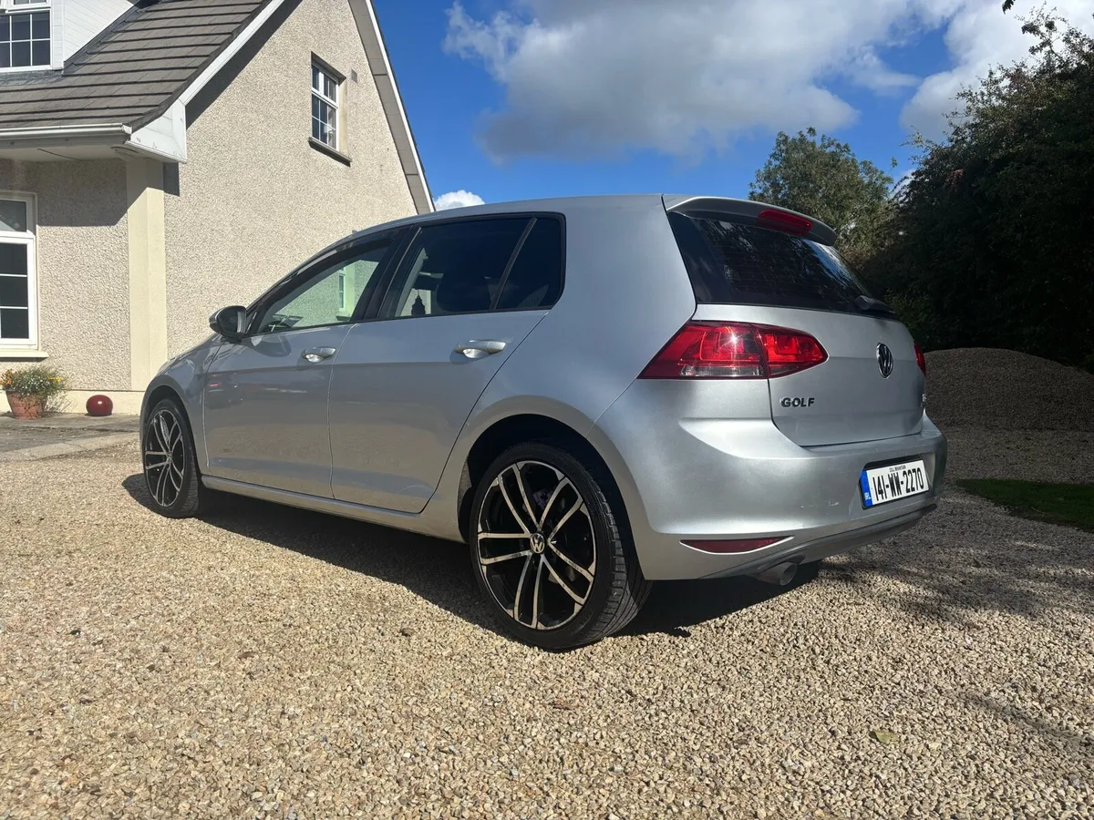 2014 Volkswagen Golf - Image 2