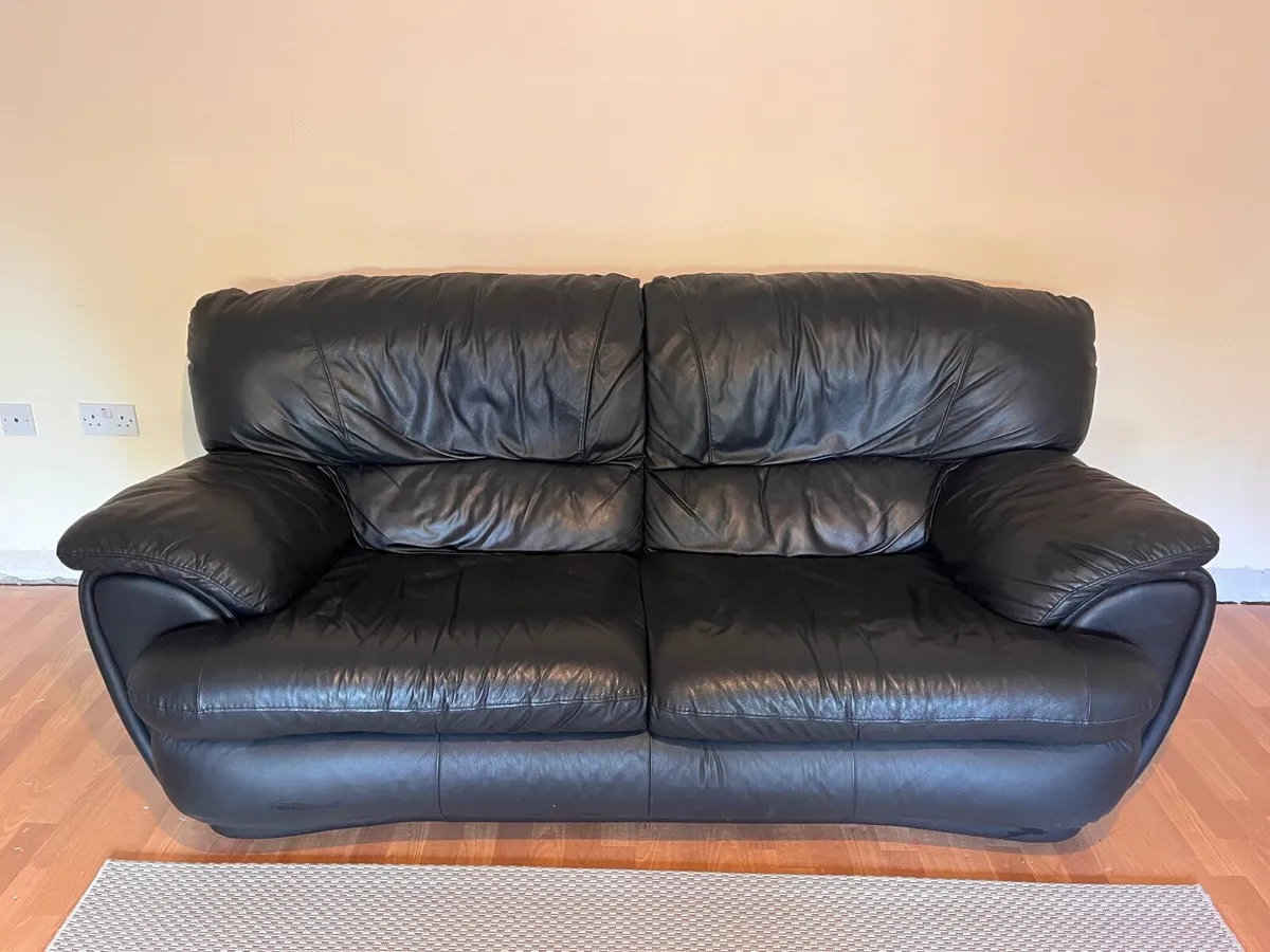 Leather suite (sofa and 2 armchairs) - Image 2