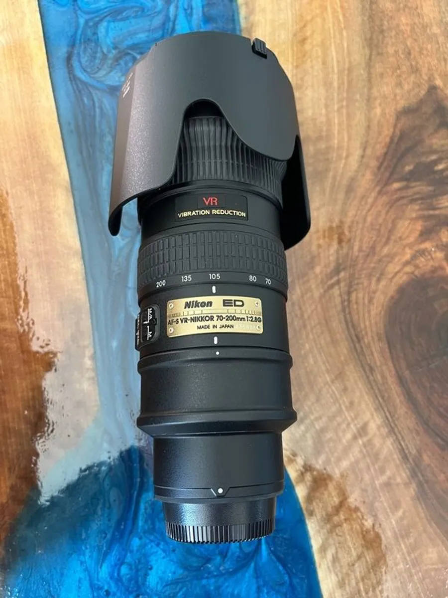 Professional Nikkor VR 70-200 f/2.8G lens - Image 1